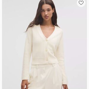 SOLD OUT Lululemon slim fit cashmere cardigan medium never worn